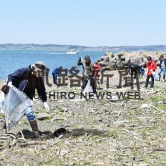 湿原と岬きれいに　２００人ごみ拾いに汗　厚岸クリーン作戦(2023-05-20)