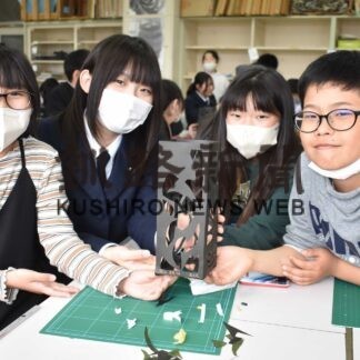 あんどん作りに挑戦　清明小と北陽高初の交流授業(2023-05-24)