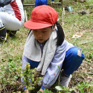 自然の大切さ学ぶ　附属前期２年生が阿寒湖畔で体験学習【釧路市】(2023-06-09)