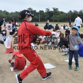 園児、児童生徒ら触れ合い　阿寒町幼稚園小中高校交流会【釧路市】(2023-06-29)