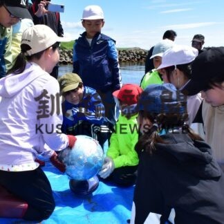 海洋環境の理解深める　散布小児童が学習【浜中】(2023-06-23)