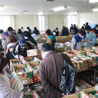 古本市にぎわう【根室】(2023-06-11)