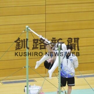 齋藤（釧鳥取３年）と舛屋（釧景雲３年）１部制す　中体連体操釧路地区【釧路市】_1(2023-06-13)