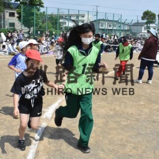 運営手伝い児童と交流　釧路北中ボランティア部、運動会補助【釧路市】(2023-06-18)