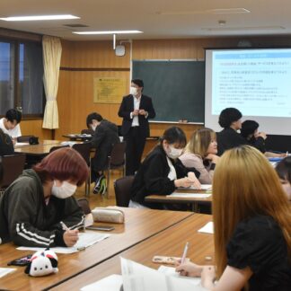 ビジネスプラン考える　日本公庫、湖陵高定時生徒に授業【釧路市】(2023-07-06)