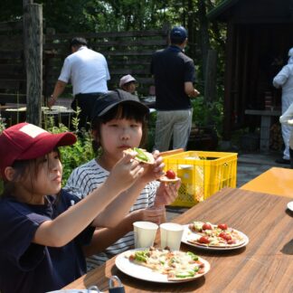 ピザ作りに挑戦　美留和小、児童「盛り付け楽しい」【弟子屈】(2023-07-30)