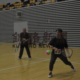 道内各地から４９組、ミニテニスで交流　釧路大会【釧路市】(2023-07-25)