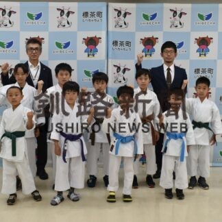 空手全国大会 健闘誓う　出場選手が町役場表敬【標茶】(2023-07-22)