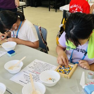 小中学生がプレゼント作り　八王子と交流前に事前研修【白糠】(2023-07-30)