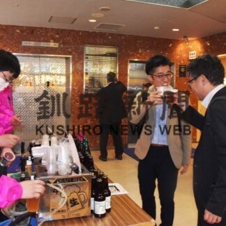 アプリ登録好評、地ビール振る舞う　ノマサル祭り【釧路市】(2023-07-08)