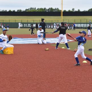 プロ選手に技術学ぶ　日ハムが野球教室、きょう２軍戦【釧路市】(2023-07-15)