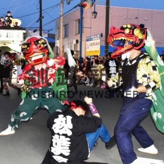 山車の競演 華やかに　あっけし夏まつり活気【厚岸】(2023-07-11)