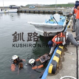 消防が水難救助訓練の危険除去で千代ノ浦漁港清掃【釧路市】(2023-07-18)