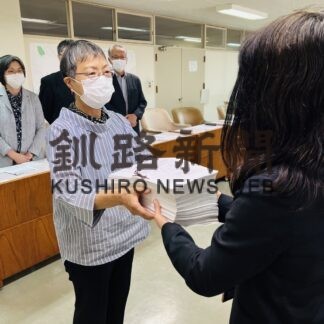 補聴器購入に補助を　釧路社保協、市に要望書提出【釧路市】(2023-07-26)