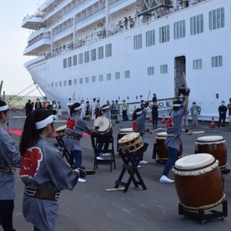 ようこそ「飛鳥Ⅱ」　５年ぶり釧路寄港【釧路市】(2023-07-28)