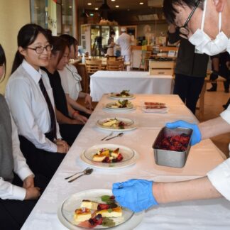 地元いちごで新スイーツ　赤いベレーが１７日から提供【釧路市】(2023-07-15)