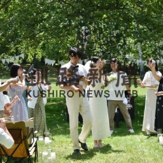 弟子屈町でガーデンウエディング、キャンプ場で永遠の愛誓う【弟子屈】(2023-07-18)