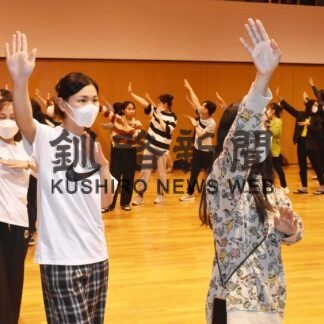 千人踊り 練習励む　ねむろ港まつりへ講習会【根室】(2023-07-11)