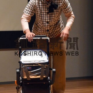 認知症、地域でケア　芝居と講演で理解深める【別海】(2023-08-16)