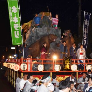 山車 町内練り歩く　祭り「水・キラリ」にぎわう【標津】(2023-08-08)