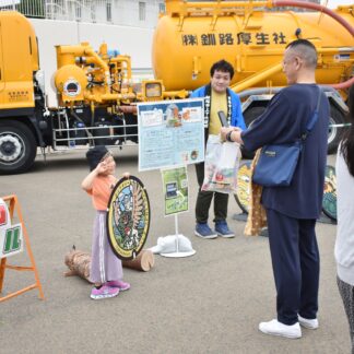 くしろ港まつり会場で水の週間に合わせ水道の重要性ＰＲ【釧路市】(2023-08-06)