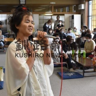 豪華景品巡り歌声競う　中鶴野町内会カラオケ大会【釧路市】(2023-08-16)