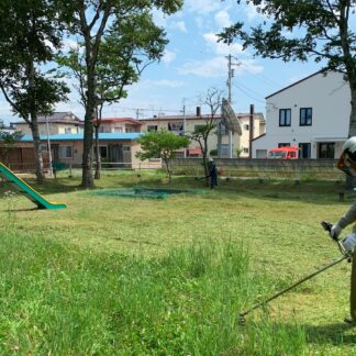 「安心して遊んで」公園で草刈り奉仕【釧路市】(2023-08-10)