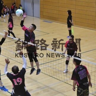 ソフトバレー釧路連盟会長杯　２２チーム熱戦【釧路市】(2023-08-22)