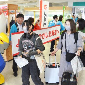 名古屋線運航スタート　釧路空港初便１６４人　ＪＡＬ【釧路市】(2023-08-02)