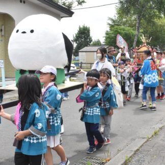 「わっしょい」響く　愛国中央町内会こどもみこしパレード【釧路市】(2023-08-02)