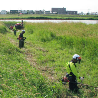花火大会前に河川敷草刈り　辻谷建設【釧路市】(2023-08-05)