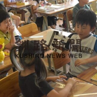 再会に笑顔「２学期も頑張る」　小中で始業式【釧路市】(2023-08-19)