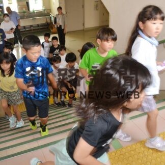 大津波想定、上階へ避難　青葉小で全校挙げ一日防災教室【釧路市】(2023-08-27)