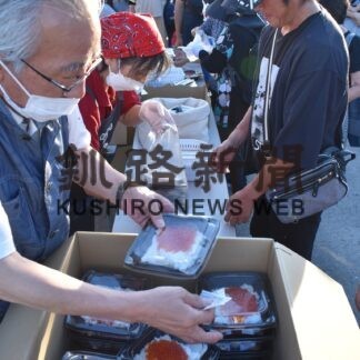 漁火まつり海の幸に行列【羅臼】(2023-09-17)