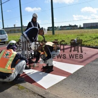 抜け道の速度抑制へ可搬型ハンプ設置【釧路町】(2023-09-28)