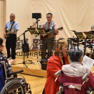 昭和歌謡１０曲、入居者に披露　北海バンドコンサート【釧路市】(2023-09-08)