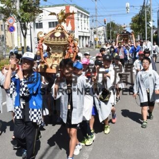 みこし練り歩き活気　標津で川北神社例大祭【標津】(2023-09-17)