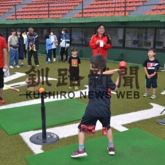 打球速度コンテストに挑戦　初のスタジアム・フェスタ【釧路市】(2023-09-03)