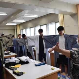 正しい着付けの手順学ぶ　釧路湖陵高１年生が講座体験【釧路市】(2023-09-05)