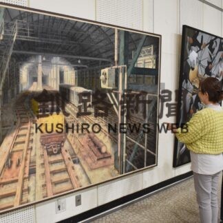 釧美展スタート　作品９２点並ぶ【釧路市】(2023-09-20)
