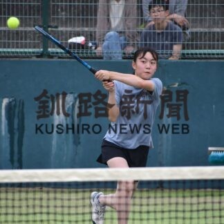 男子青柳、女子佐藤（釧湖陵１年）アベックＶ　高校テニス釧根支部予選【釧路市】_1(2023-09-04)