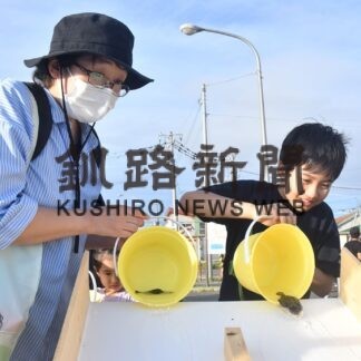 マツカワ大きく育て、稚魚放流　海づくりフェスタ(2023-09-18)