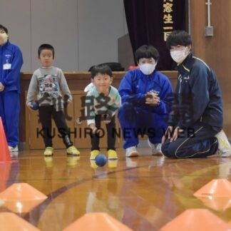 阿寒高生徒と園児が交流【釧路市】(2023-10-06)