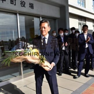 齊藤浜中町長が初登庁【浜中】(2023-10-17)