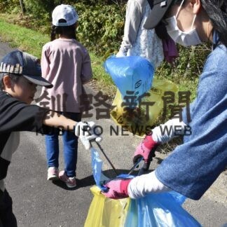ごみ拾いや草取りに汗　「美しい村の日」の一環【標津】(2023-10-07)