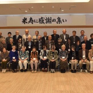 思い出話に花咲かす　根室中５期生・根室高校７期生が米寿に感謝の集い【根室】(2023-10-18)