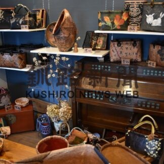 個性的な「一閑張り」作品展　１５日まで【釧路市】(2023-10-13)