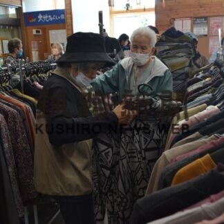 高齢者の生活支援　音別で衣料展示販売会【釧路市】(2023-10-21)