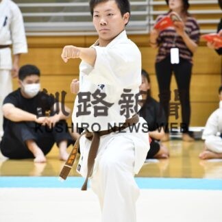 石原 形の黒・茶帯で連覇　空手・道選手権【男子】(2023-10-11)