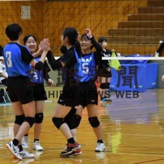 釧鳥取３年ぶりＶ　中学バレー女子の部、１セットも落とさず【釧路町】(2023-11-14)